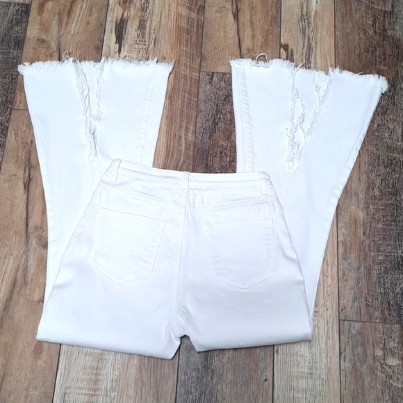 SHEIN White Flare Wide Leg Jeans with Distressed Hem Size Medium - Picture 5 of 9